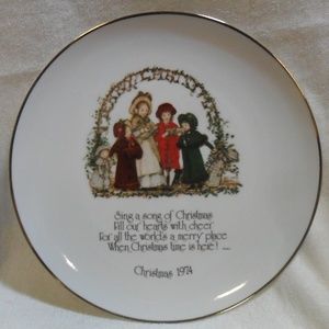 1974 Holly Hobbie Carolers Porcelain Guilded Plate